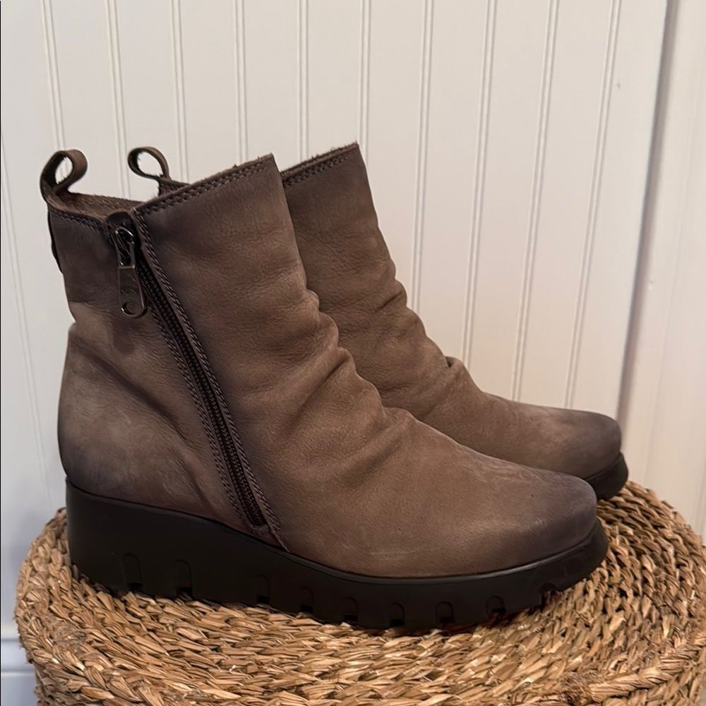 Paula Urban Leather Taupe Women’s Ankle Boots - 37 - Excellent Condition